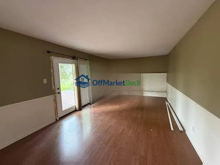 Off-market house in Brownsburg, Indiana — 3 beds, 2 baths, $215,000 — photo 3 of 8
