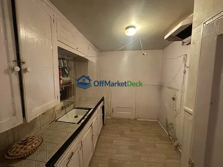Off-market house in Dallas, Texas — 2 beds, 1 bath, $180,000 — photo 8 of 8
