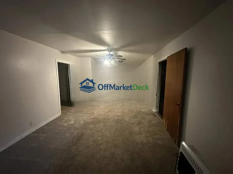 Off-market house in Dallas, Texas — 2 beds, 1 bath, $180,000