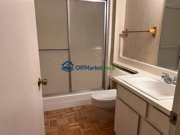 Off-market house in Sun City, Arizona — 2 beds, 1.5 baths, $209,999 — photo 8 of 8