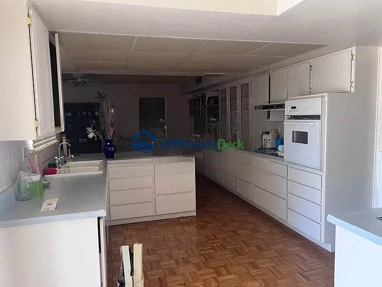 Off-market house in Sun City, Arizona — 2 beds, 1.5 baths, $209,999 — photo 3 of 8