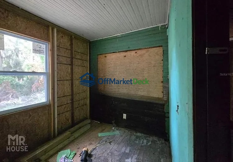 Off-market house in Lake City, Florida — 3 beds, 2 baths, $49,000 — photo 2 of 8