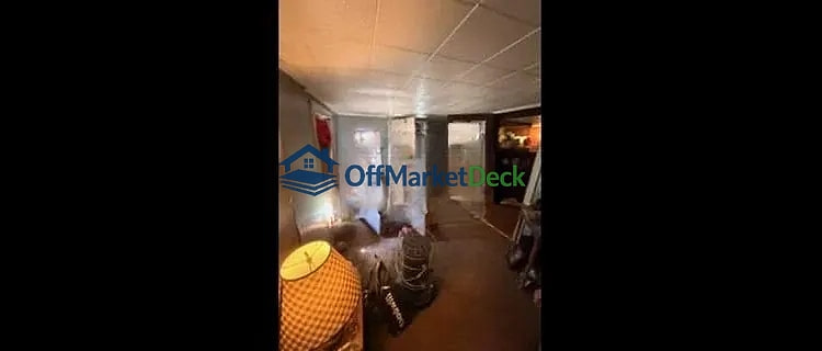 Off-market house in Clarksville, Tennessee — 2 beds, 1 bath, $90,000 — photo 2 of 8