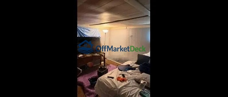 Off-market house in Clarksville, Tennessee — 2 beds, 1 bath, $90,000 — photo 5 of 8