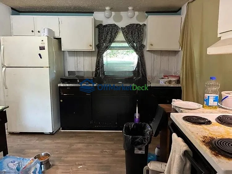 Off-market house in Petersburg, Tennessee — 3 beds, 2 baths, $62,500 — photo 5 of 8