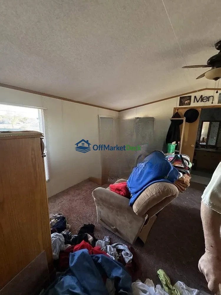 Off-market house in Belen, New Mexico — 3 beds, 1 bath, $99,000 — photo 2 of 8