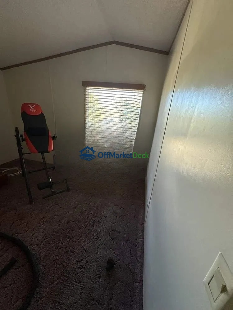 Off-market house in Belen, New Mexico — 3 beds, 1 bath, $99,000 — photo 7 of 8