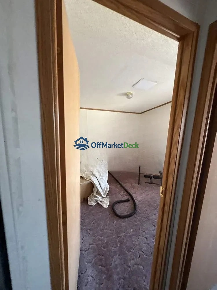 Off-market house in Belen, New Mexico — 3 beds, 1 bath, $99,000 — photo 6 of 8