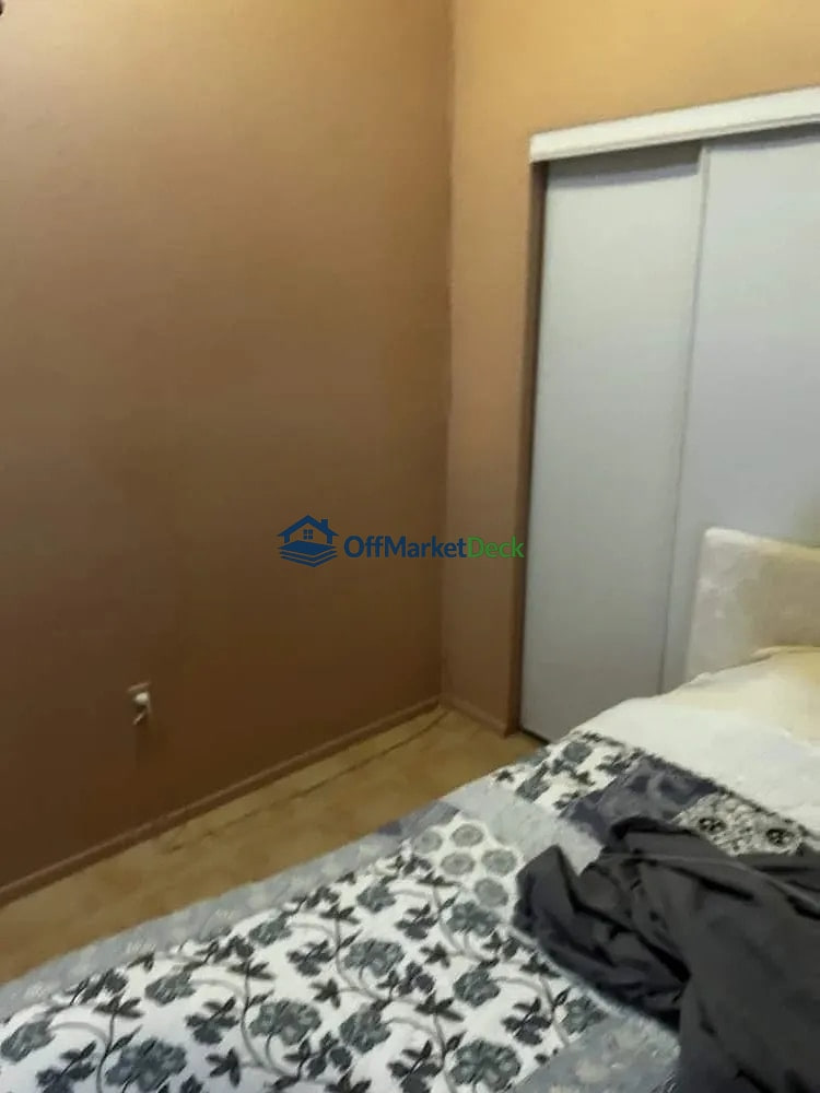 Off-market house in Mesa, Arizona — 1 bed, 1 bath, $175,000 — photo 4 of 8