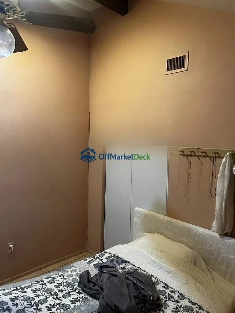 Off-market house in Mesa, Arizona — 1 bed, 1 bath, $175,000 — photo 6 of 8