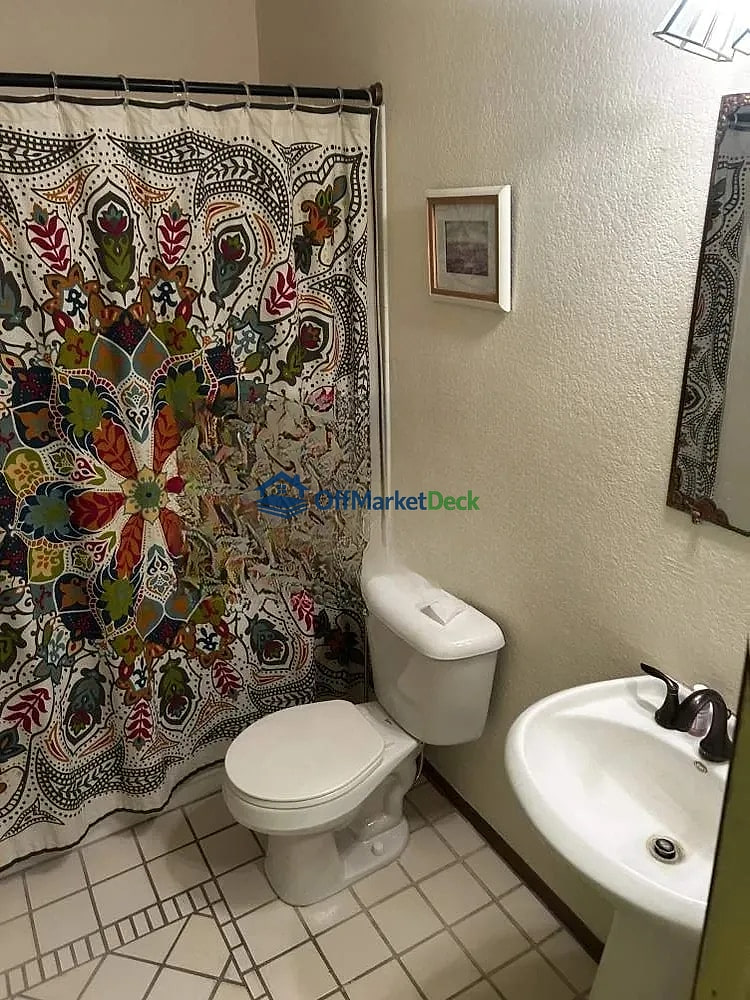 Off-market house in Mesa, Arizona — 1 bed, 1 bath, $175,000 — photo 7 of 8