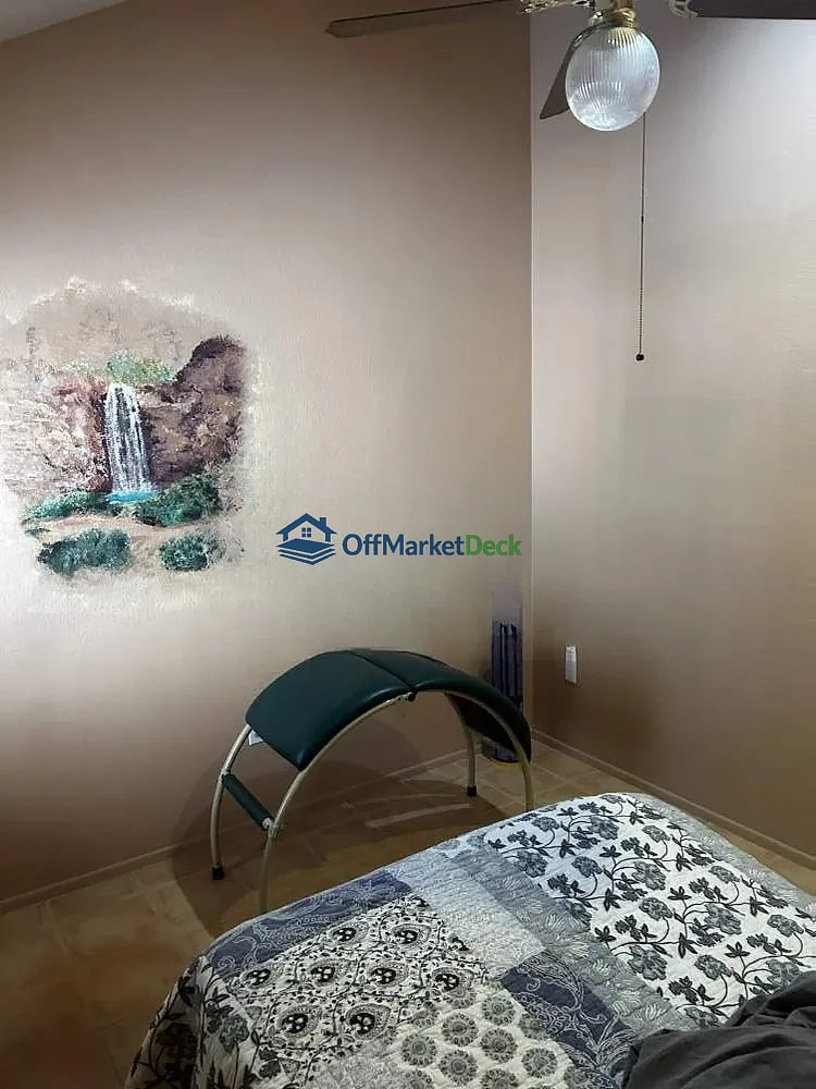 Off-market house in Mesa, Arizona — 1 bed, 1 bath, $175,000 — photo 2 of 8