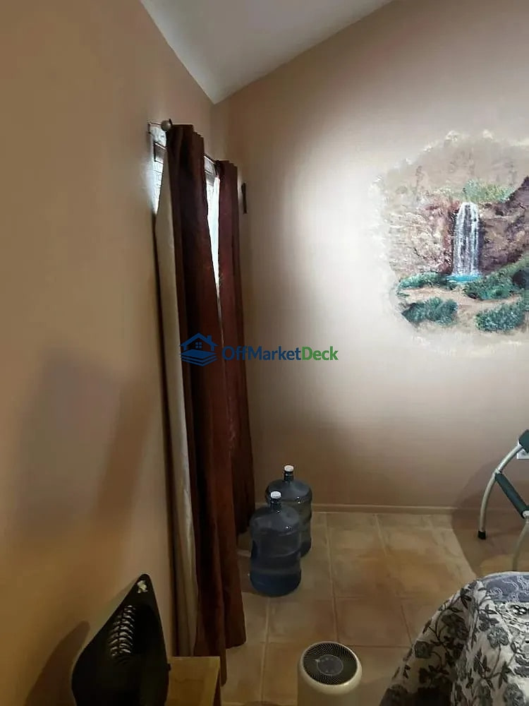 Off-market house in Mesa, Arizona — 1 bed, 1 bath, $175,000 — photo 3 of 8