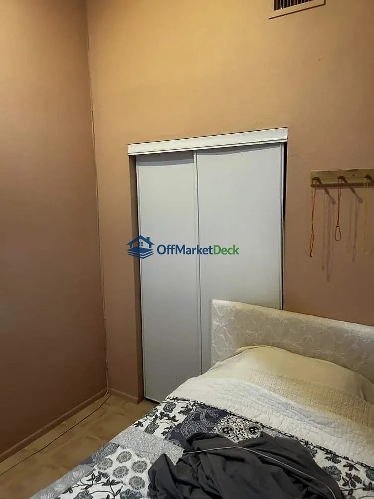 Off-market house in Mesa, Arizona — 1 bed, 1 bath, $175,000 — photo 5 of 8