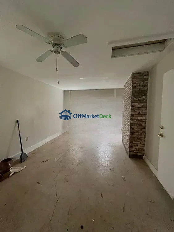 Off-market house in Keene, Texas — 3 beds, 1.5 baths, $165,000 — photo 4 of 8