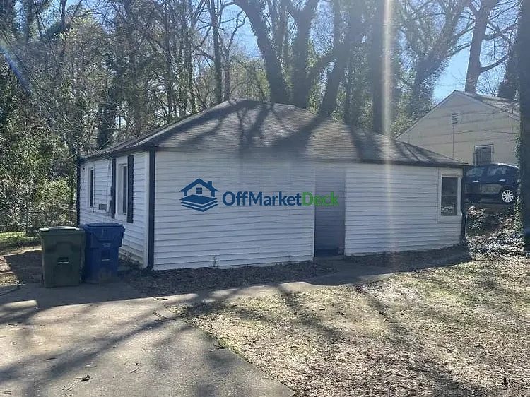 Off-market house in Atlanta, Georgia — 2 beds, 1 bath, $185,000 — photo 3 of 8