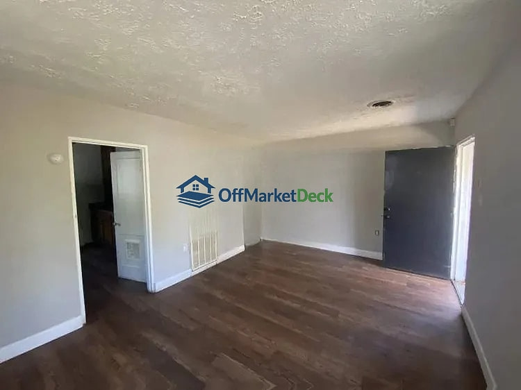 Off-market house in Atlanta, Georgia — 2 beds, 1 bath, $185,000 — photo 5 of 8