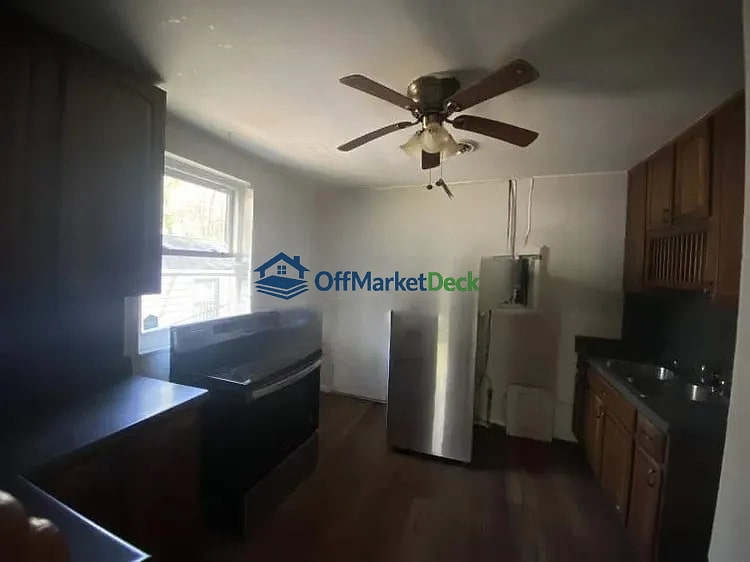 Off-market house in Atlanta, Georgia — 2 beds, 1 bath, $185,000 — photo 6 of 8