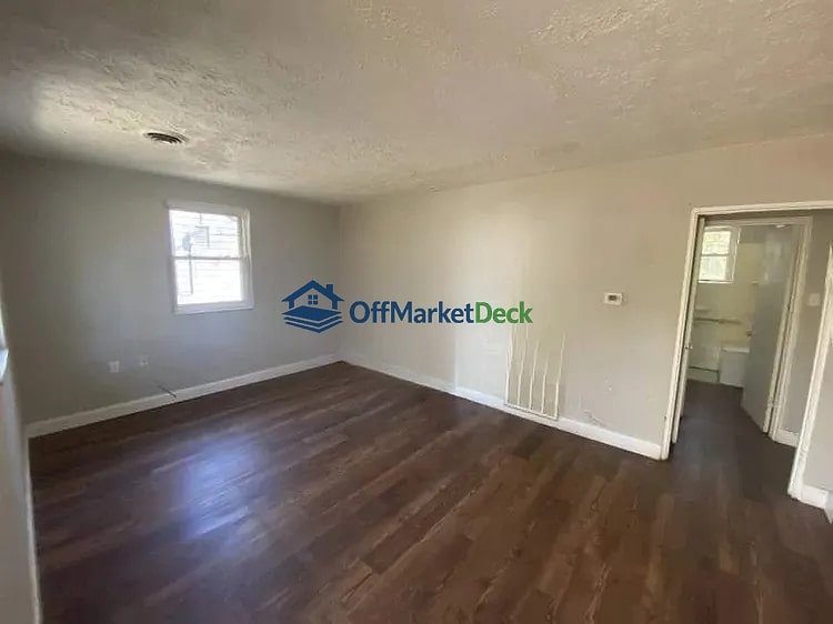 Off-market house in Atlanta, Georgia — 2 beds, 1 bath, $185,000 — photo 4 of 8