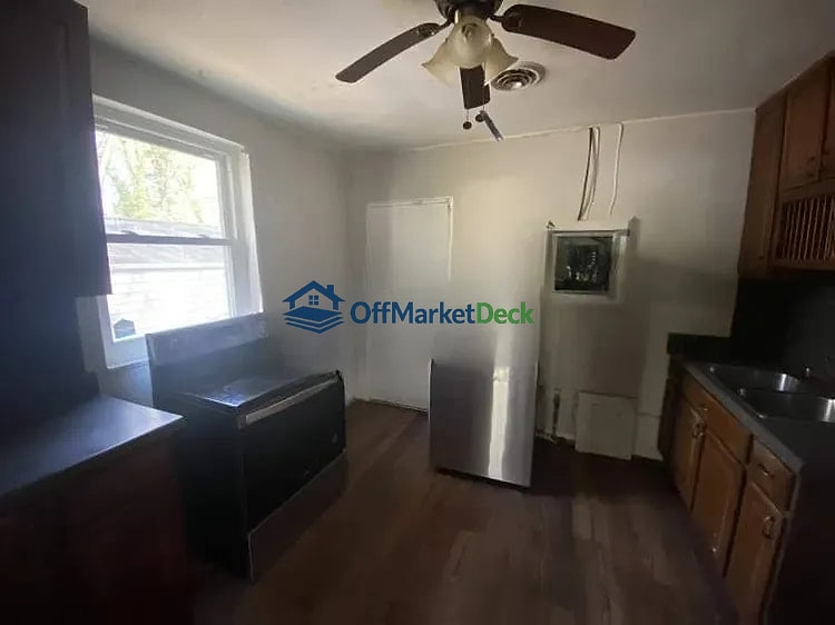 Off-market house in Atlanta, Georgia — 2 beds, 1 bath, $185,000 — photo 8 of 8