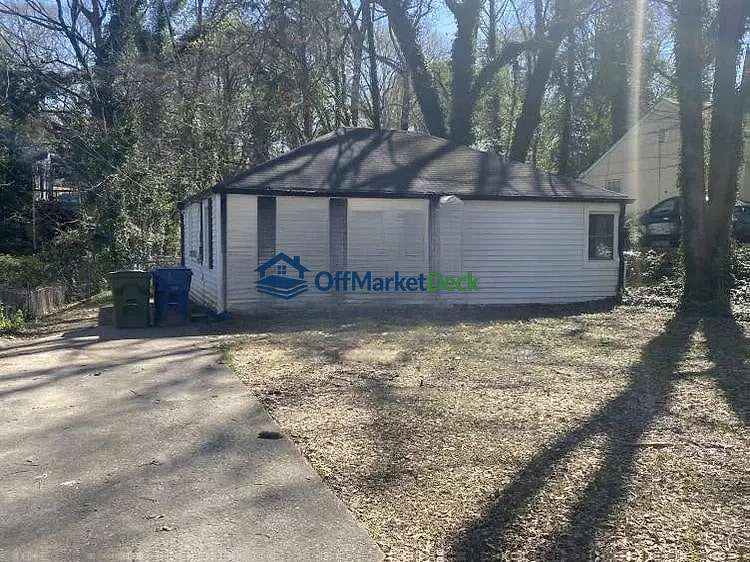 Off-market house in Atlanta, Georgia — 2 beds, 1 bath, $185,000 — photo 2 of 8