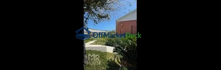 Off-market house in Galveston, Texas — 2 beds, 1 bath, $149,000 — photo 5 of 8