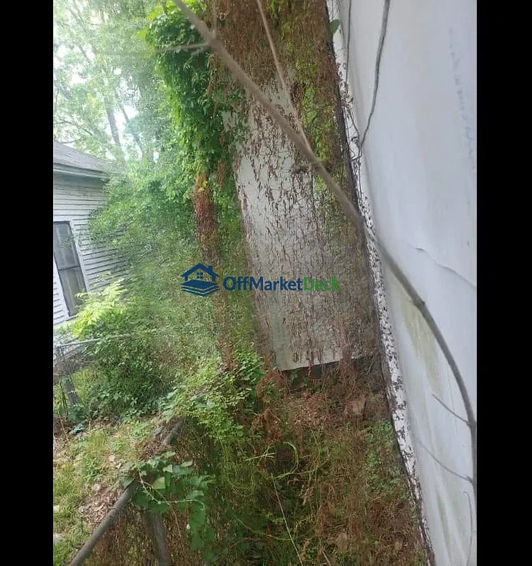 Off-market house in Selma, Alabama — 3 beds, 1 bath, $8,300 — photo 4 of 8