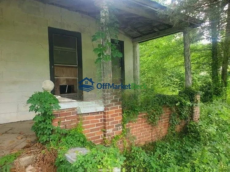Off-market house in Selma, Alabama — 3 beds, 1 bath, $8,300 — photo 3 of 8