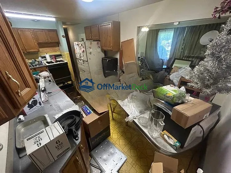 Off-market house in St. Louis, Missouri — 3 beds, 1 bath, $68,000 — photo 4 of 8