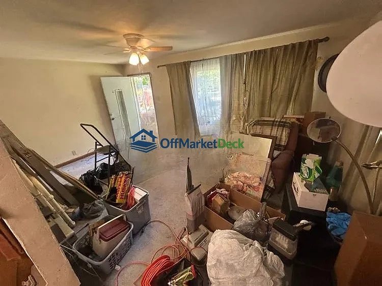 Off-market house in St. Louis, Missouri — 3 beds, 1 bath, $68,000 — photo 3 of 8
