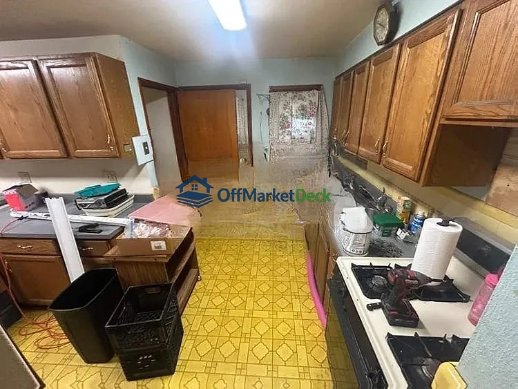 Off-market house in St. Louis, Missouri — 3 beds, 1 bath, $68,000 — photo 6 of 8