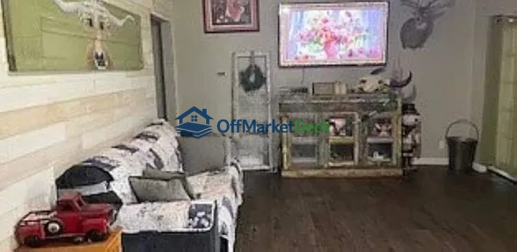 Off-market house in Sherman, Texas — 3 beds, 2 baths, $150,000 — photo 3 of 3