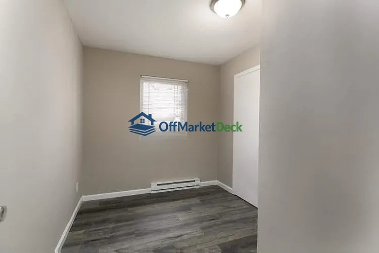 Off-market house in Troy, Missouri — 2 beds, 1 bath, $1,150,000 — photo 8 of 8