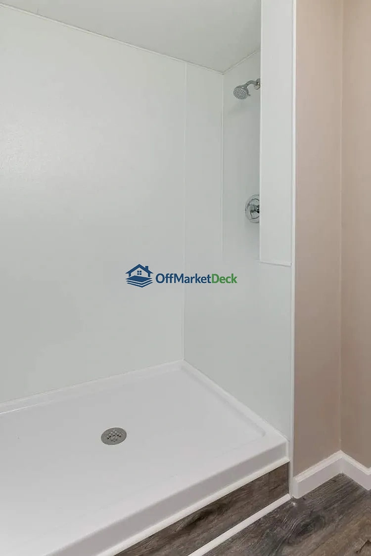 Off-market house in Troy, Missouri — 2 beds, 1 bath, $1,150,000 — photo 2 of 8
