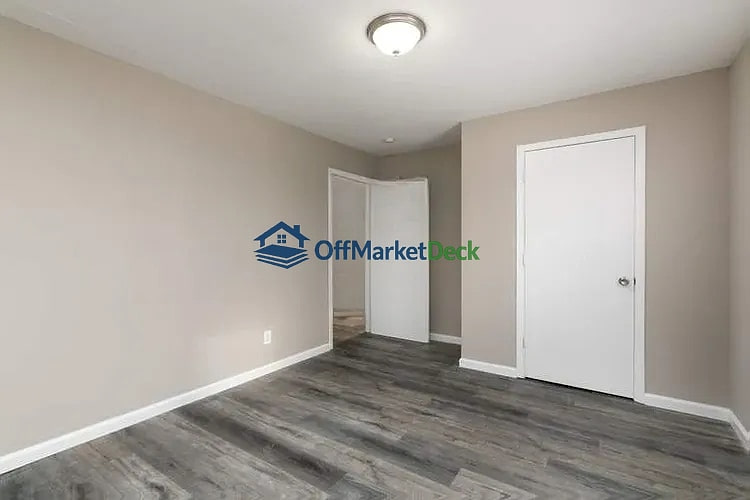 Off-market house in Troy, Missouri — 2 beds, 1 bath, $1,150,000 — photo 7 of 8