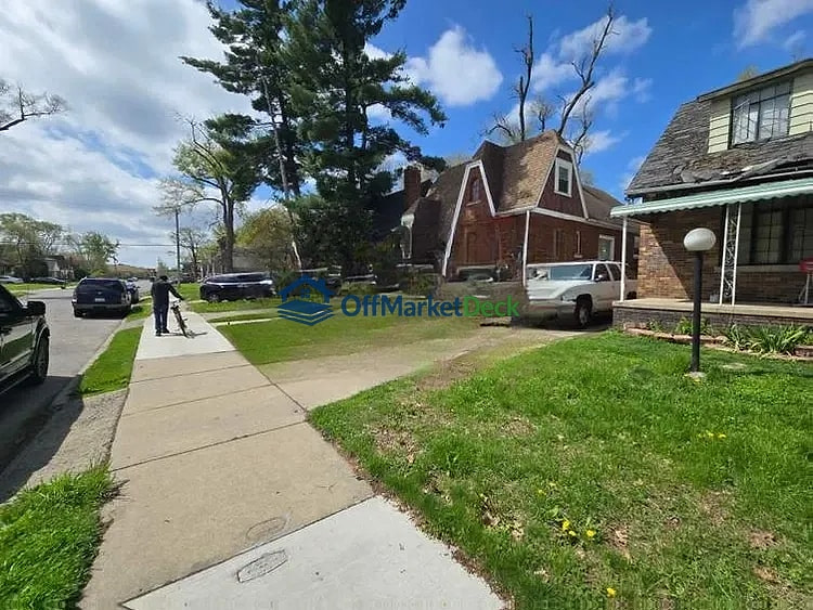 Off-market house in Detroit, Michigan — 4 beds, 1 bath, $49,000 — photo 5 of 8