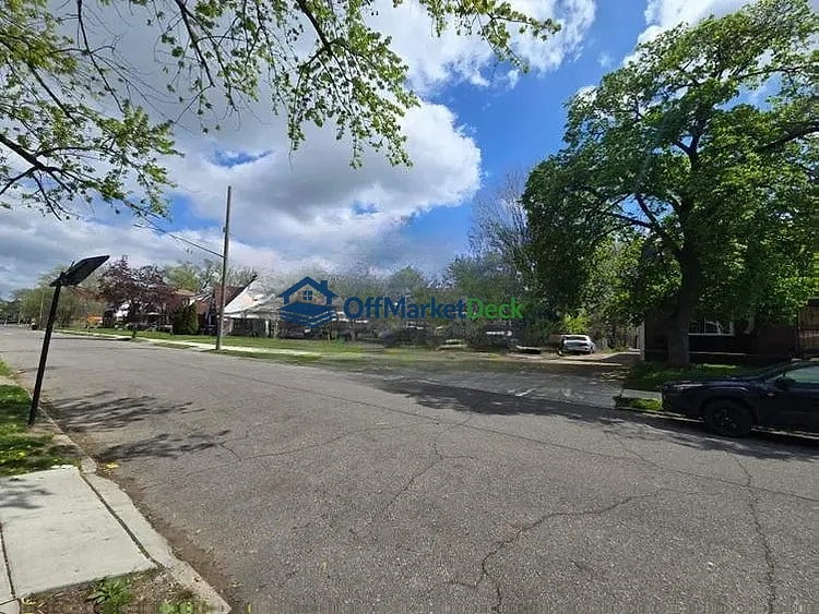 Off-market house in Detroit, Michigan — 4 beds, 1 bath, $49,000 — photo 3 of 8