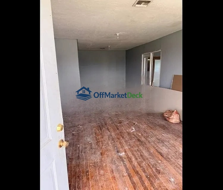 Off-market house in Lawton, Oklahoma — 3 beds, 1 bath, $59,000 — photo 2 of 7