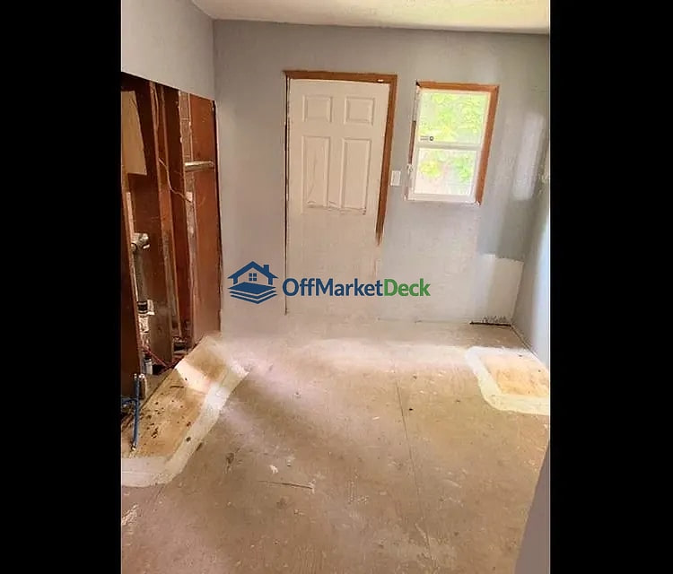 Off-market house in Lawton, Oklahoma — 3 beds, 1 bath, $59,000 — photo 3 of 7