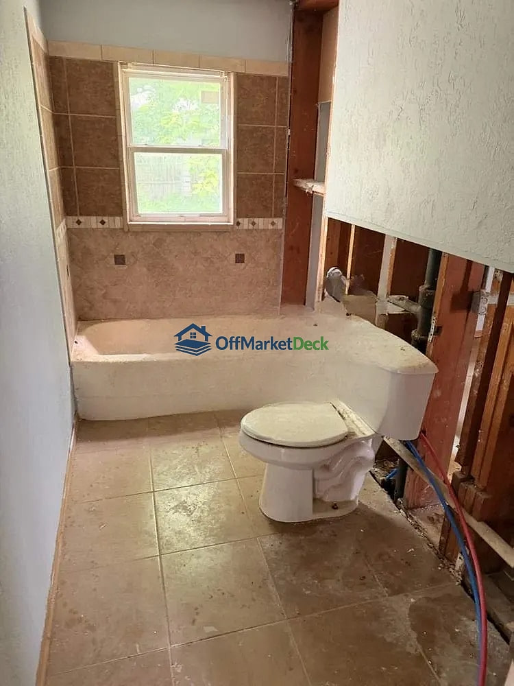 Off-market house in Lawton, Oklahoma — 3 beds, 1 bath, $59,000 — photo 6 of 7