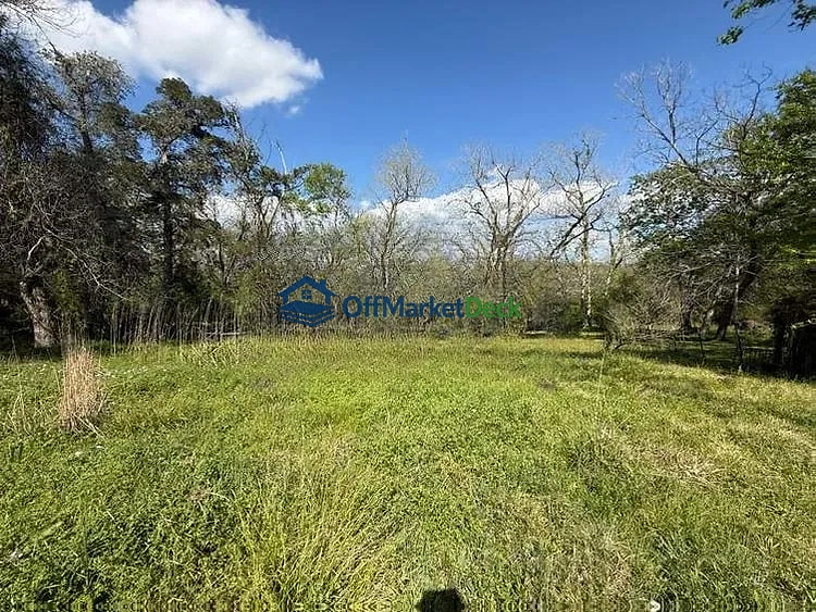 Off-market house in Dayton, Texas — 4 beds, 4 baths, $115,000 — photo 3 of 8