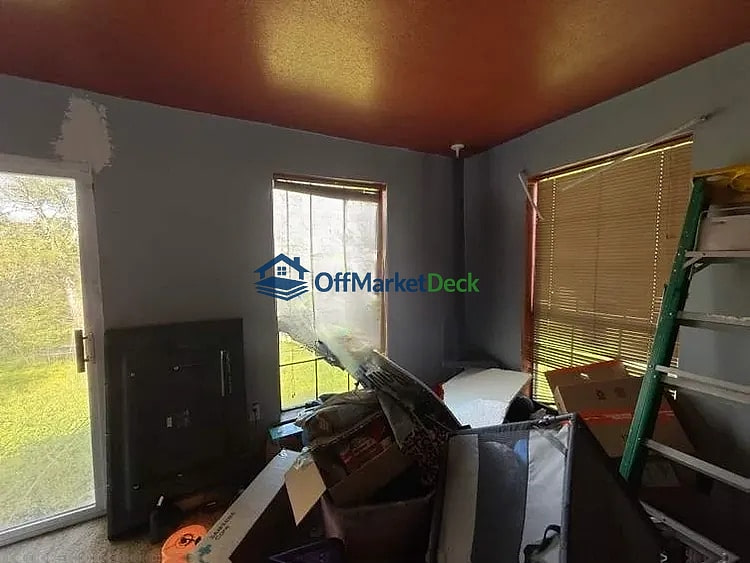 Off-market house in Dayton, Texas — 4 beds, 4 baths, $115,000 — photo 6 of 8
