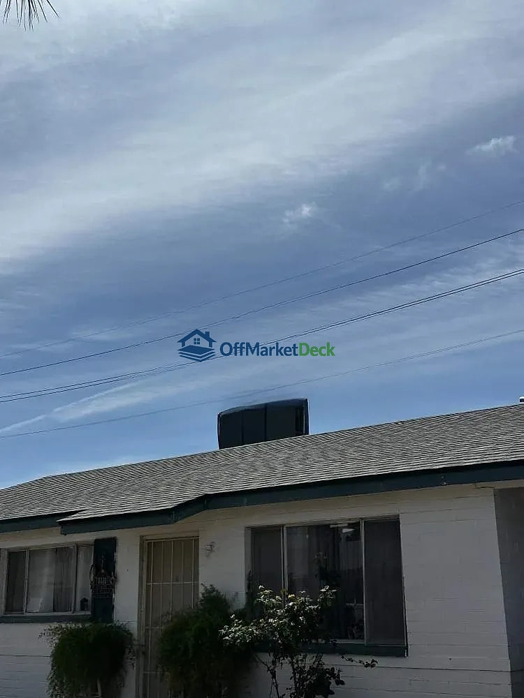 Off-market house in Phoenix, Arizona — 3 beds, 2 baths, $255,000 - Blurred background Image
