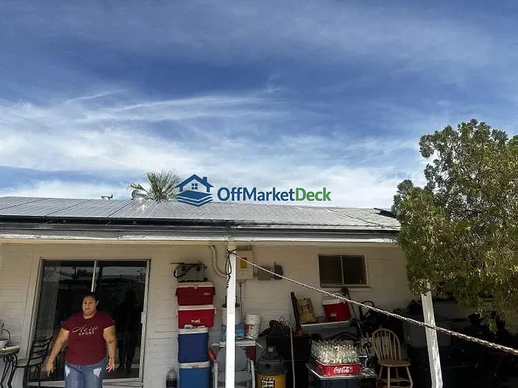 Off-market house in Phoenix, Arizona — 3 beds, 2 baths, $255,000 — photo 5 of 8