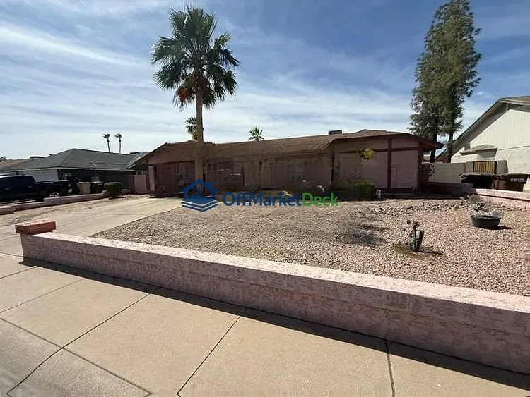 Off-market house in Peoria, Arizona — 4 beds, 2 baths, $379,900 — photo 3 of 8