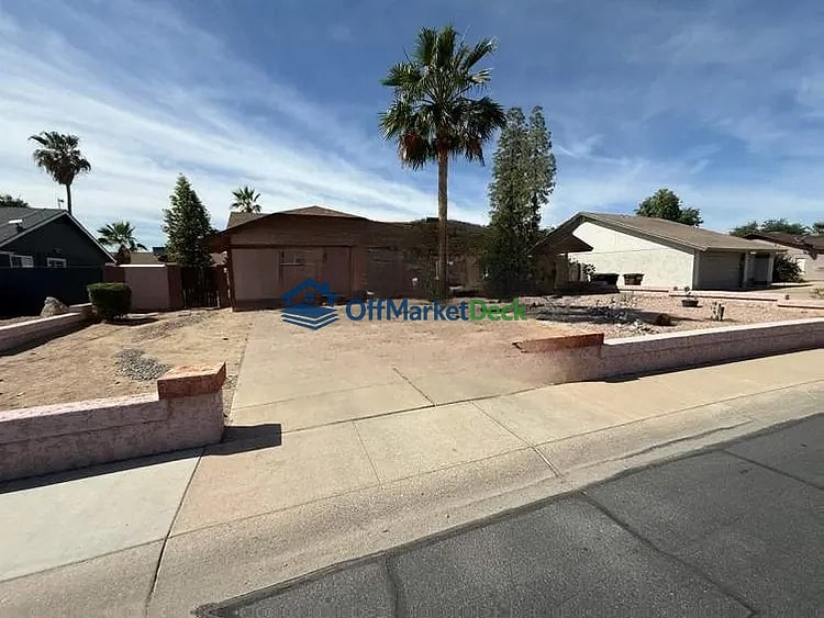 Off-market house in Peoria, Arizona — 4 beds, 2 baths, $379,900 — photo 2 of 8