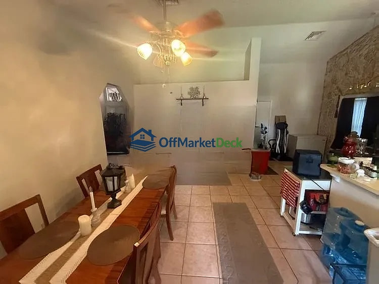 Off-market house in Peoria, Arizona — 4 beds, 2 baths, $379,900 — photo 7 of 8