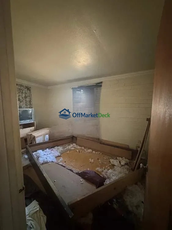 Off-market house in Phoenix, Arizona — 3 beds, 1 bath, $180,000 — photo 7 of 8