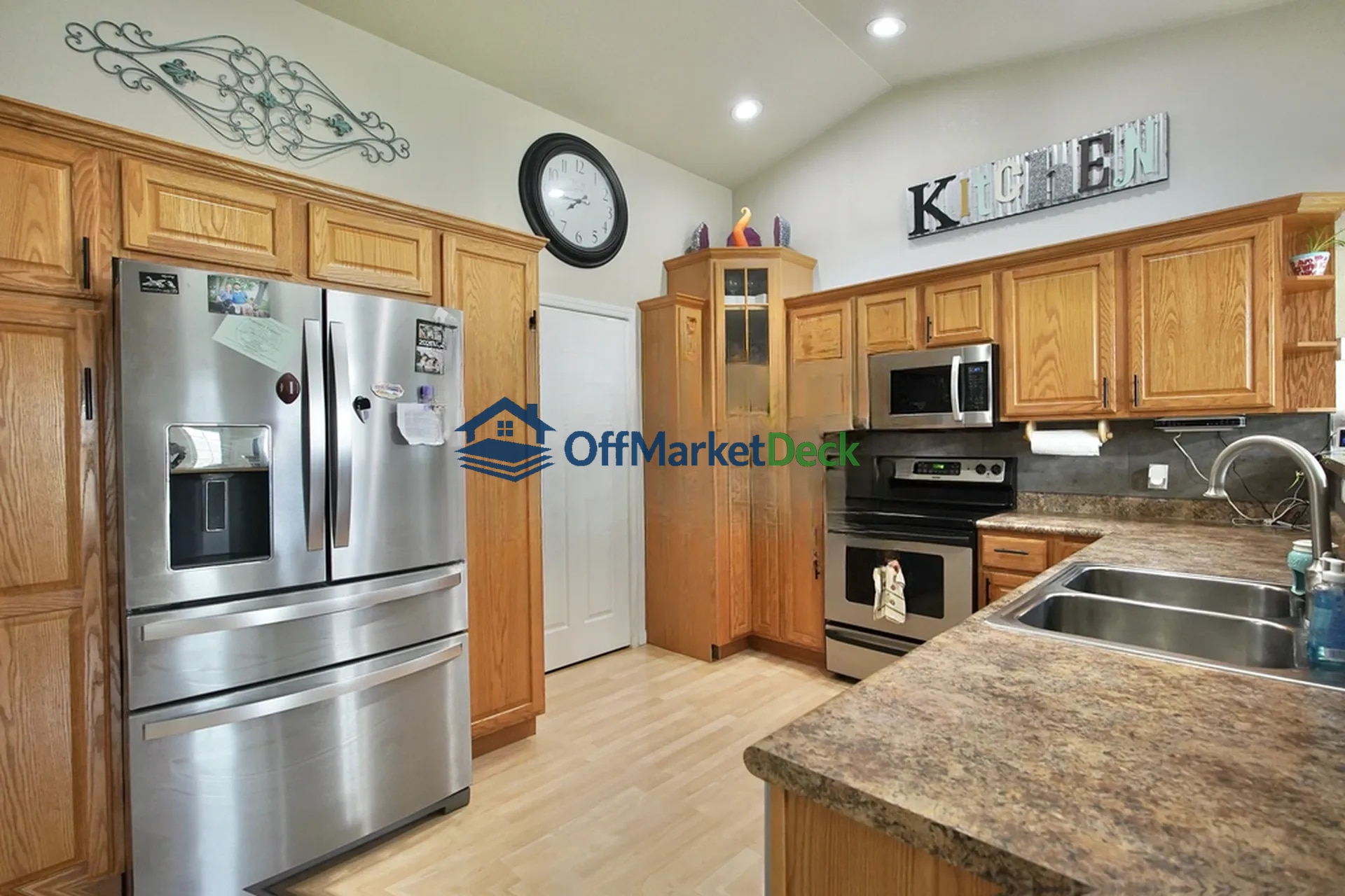 Off-market house in Casper, Wyoming — 5 beds, 2.5 baths, $535,000 — photo 3 of 8