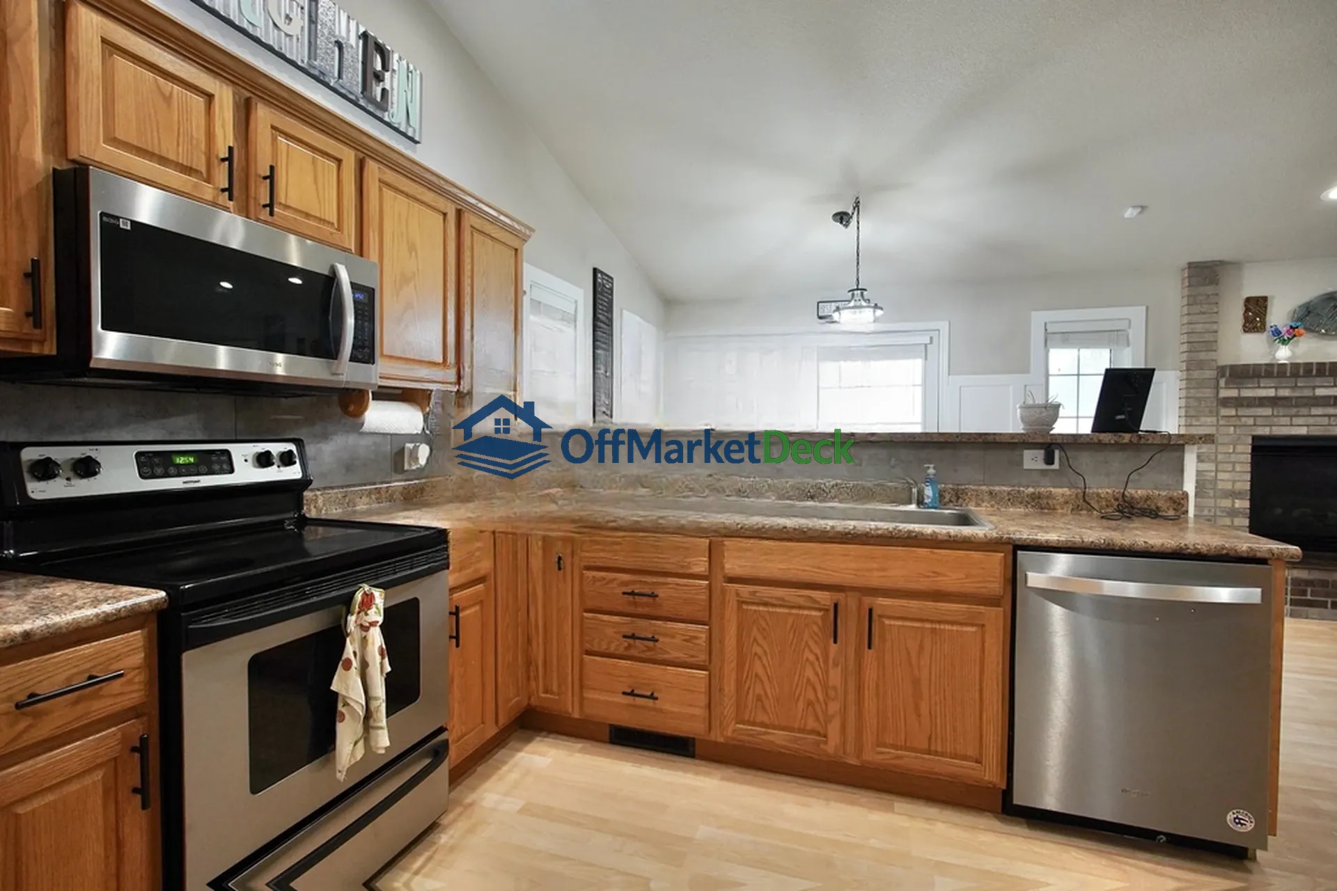 Off-market house in Casper, Wyoming — 5 beds, 2.5 baths, $535,000 — photo 2 of 8